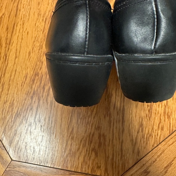 *CLARKS* Black Round Tow Shoes Size 9 - Picture 5 of 8